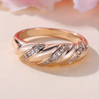 Roségouden gedraaide ring met zirkonia
