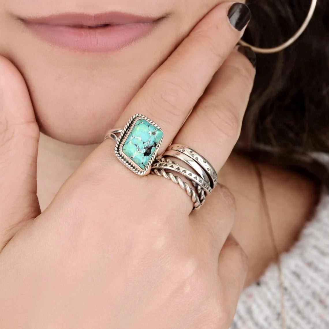 Zilveren brede draairing met turquoise accent