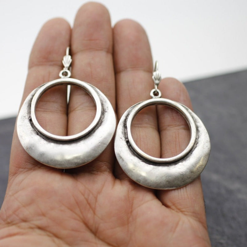 Zilveren bloemoorbellen met turquoise steen