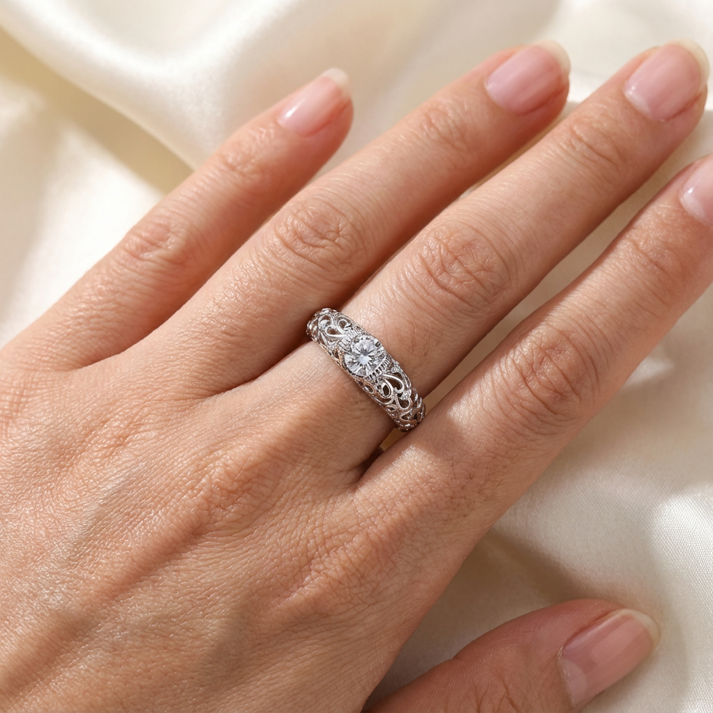 Zilveren vintage filigraan ring met zirkonia