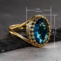 Gouden vintage ring met ovale blauwe edelsteen in kroonzetting