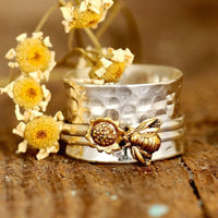 Zilveren spinner ring met gouden bij en bloem