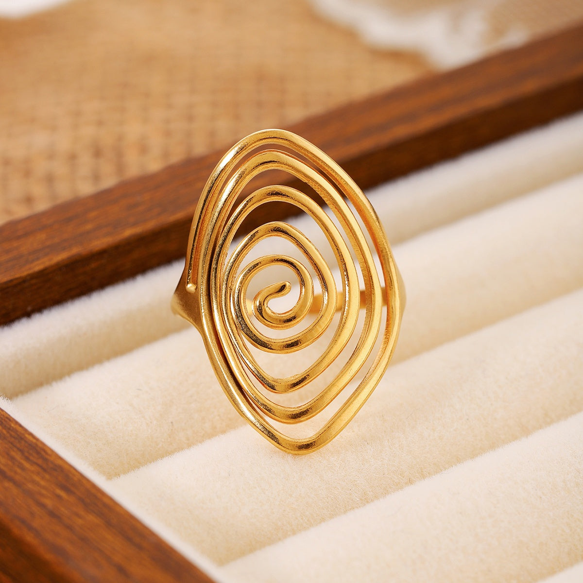 Gouden gedraaide spiraalring