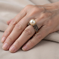 Gouden vintage ring met parel en gravering