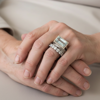 Zilveren ring met lichtblauwe aquamarijn en diamanten
