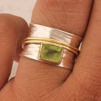 Zilveren spinner-ring met groene peridot