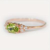 Roségouden ring met ovale peridot en zirkonia
