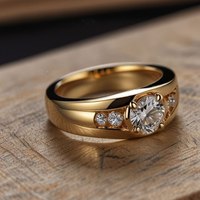 Gouden ring met witte solitaire steen