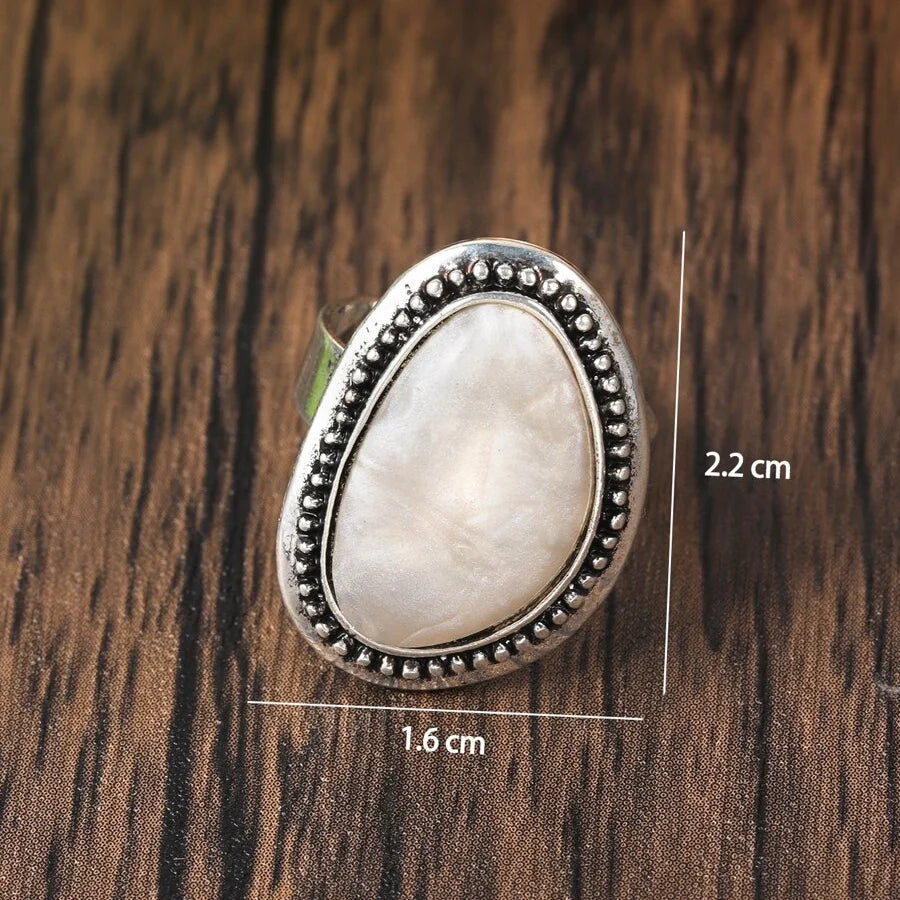 Zilveren ring met grote lichtblauwe ovale steen