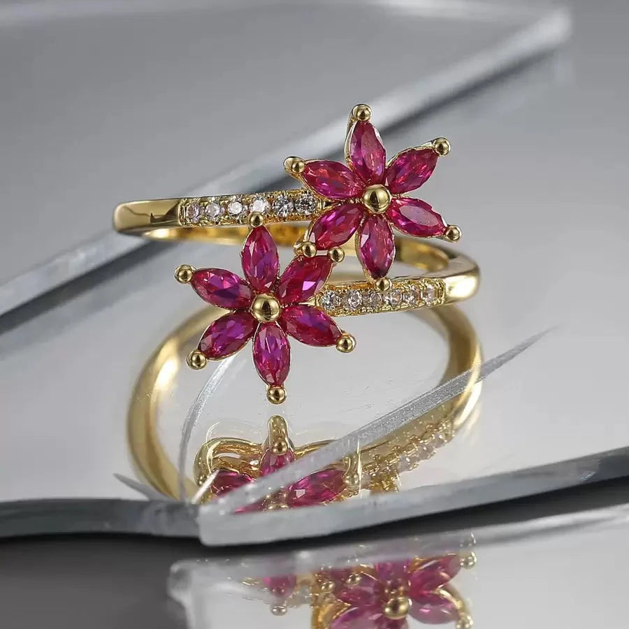 Gouden ring met twee roze zirkonia bloemen