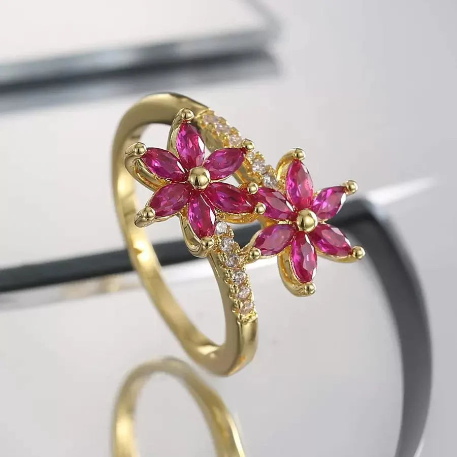 Gouden ring met twee roze zirkonia bloemen