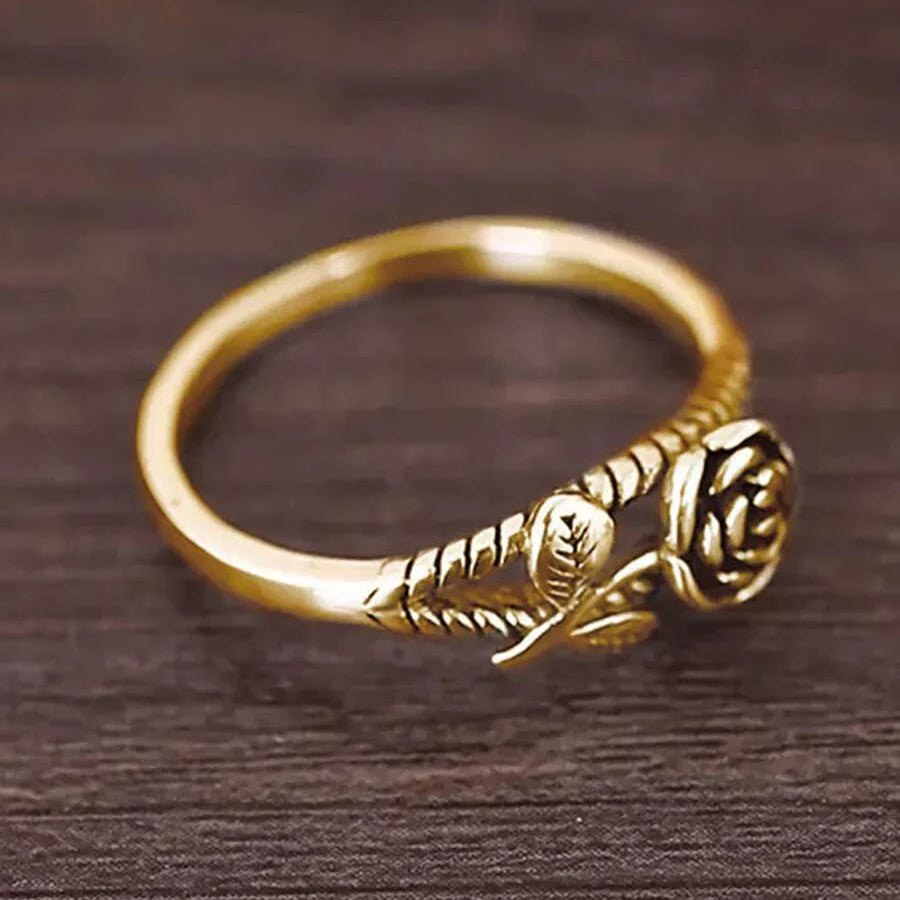 Zilveren ring met roos en bladranken
