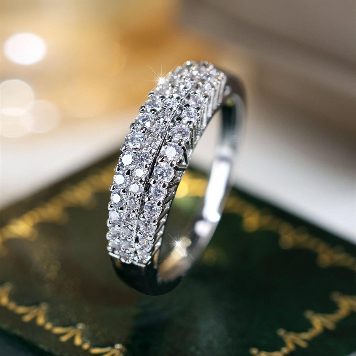 Zilveren ring met meerdere rijen zirkonia