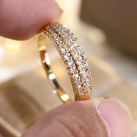 Gouden ring met drie rijen zirkonia
