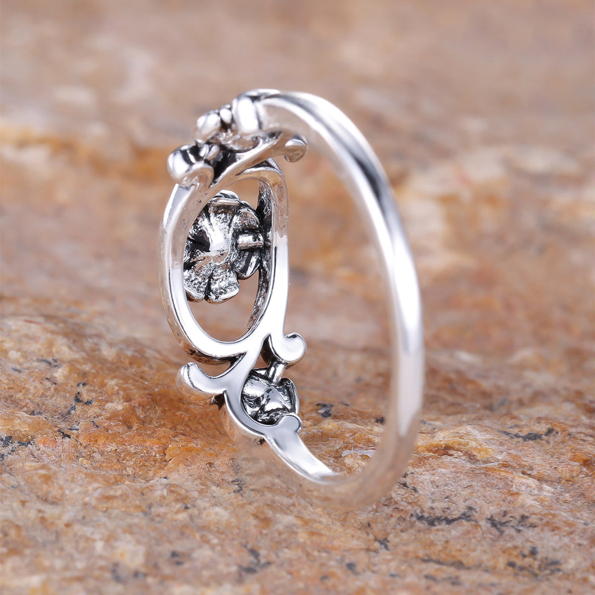Zilveren vintage ring met bloemmotief