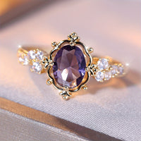 Gouden vintage ring met ovale paarse edelsteen