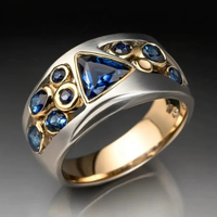 Tweekleurige ring met blauwe edelstenen