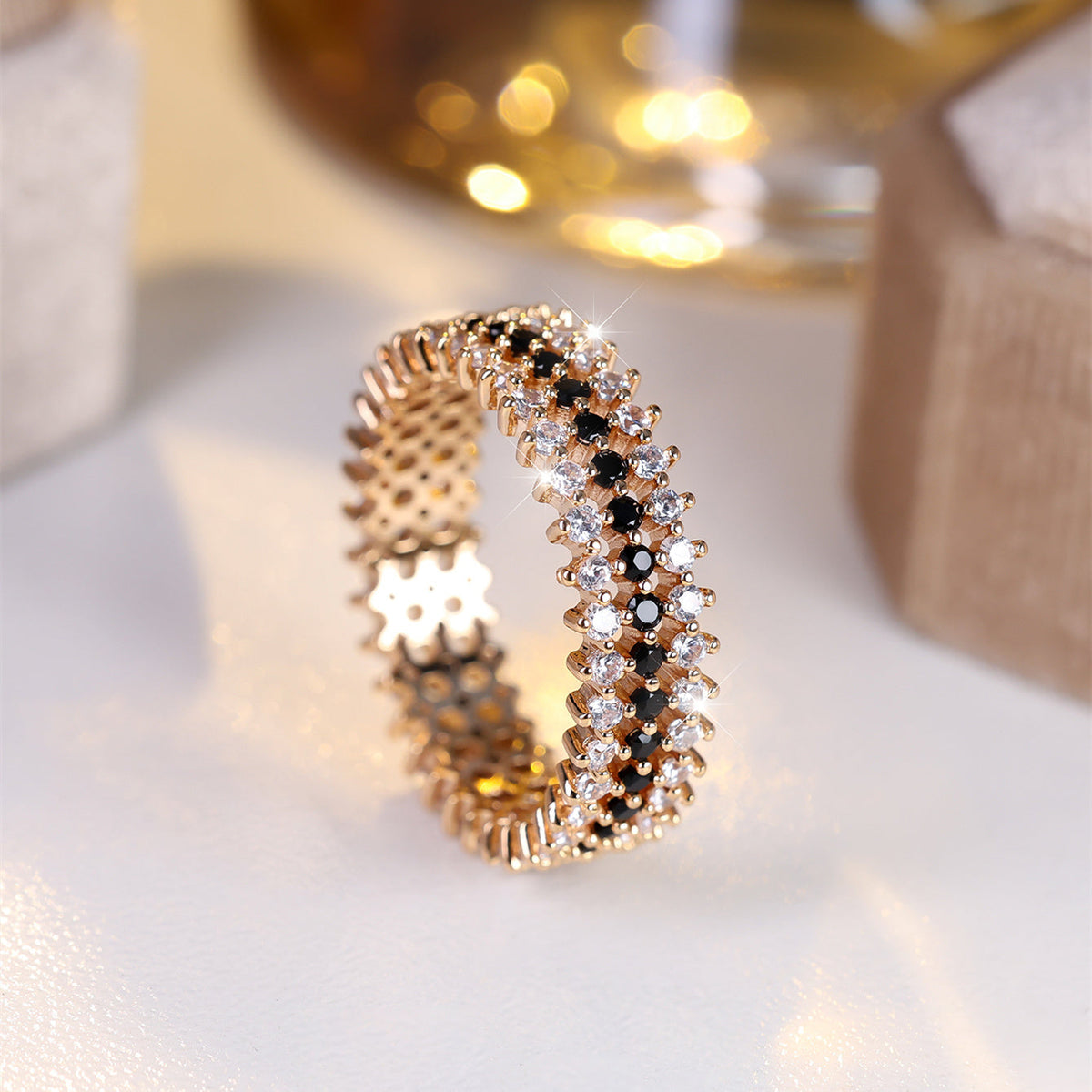 Roségouden eternity ring met zwarte en witte zirkonia