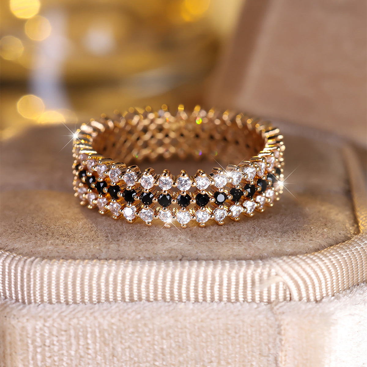 Roségouden eternity ring met zwarte en witte zirkonia