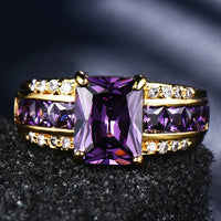 Gouden ring met vierkante paarse zirkonia
