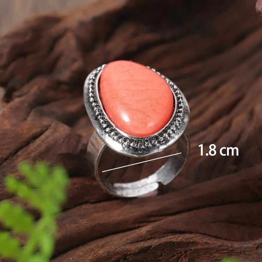 Zilveren ring met grote lichtblauwe ovale steen