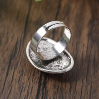 Zilveren ring met grote lichtblauwe ovale steen