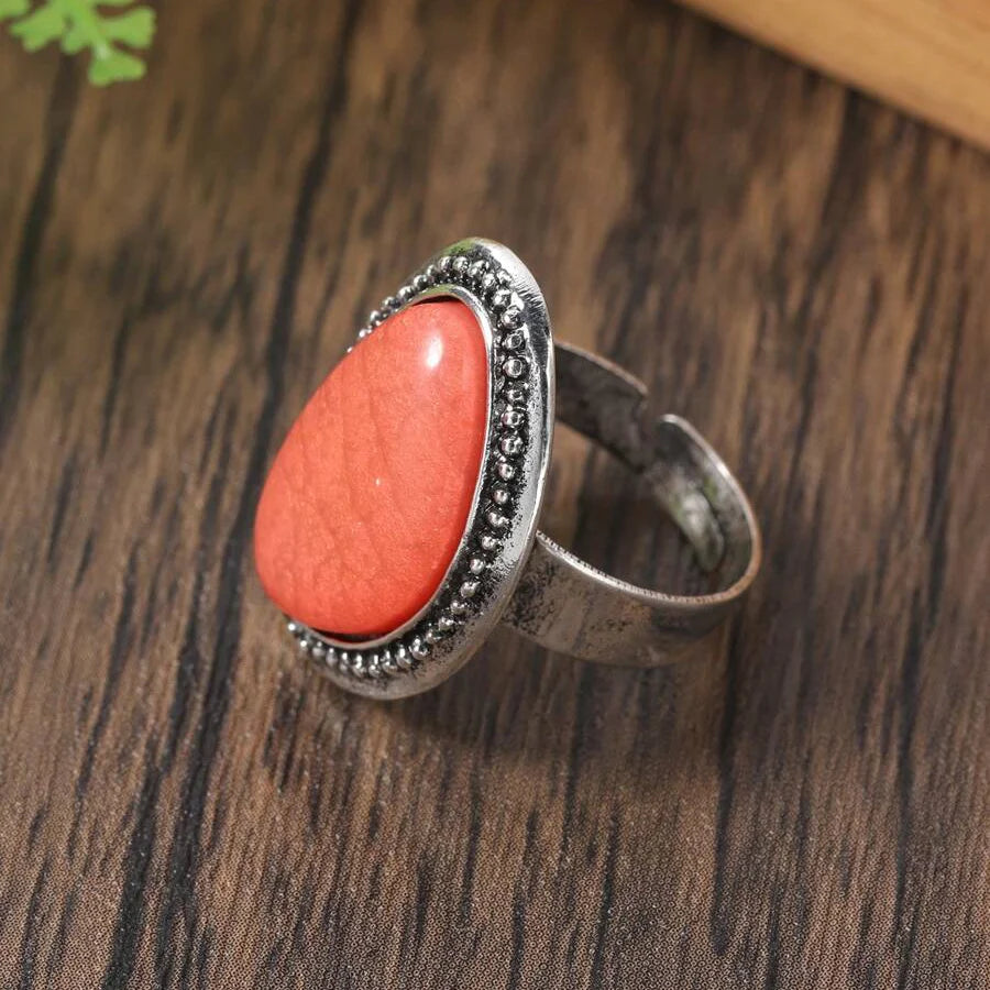 Zilveren ring met grote lichtblauwe ovale steen