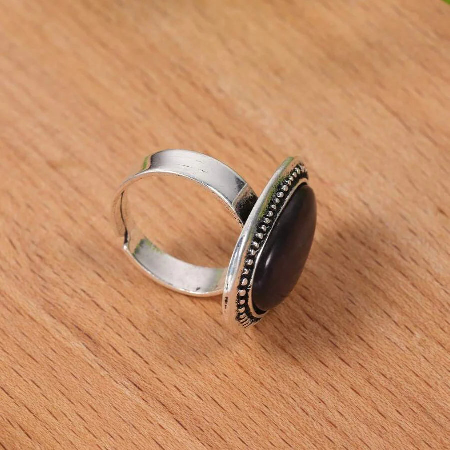 Zilveren ring met grote lichtblauwe ovale steen