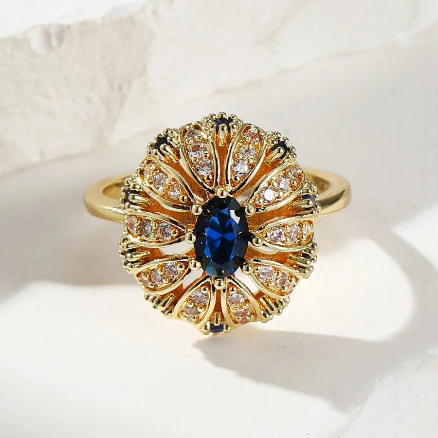 Gouden vintage ring met blauwe ovale steen en zirkonia