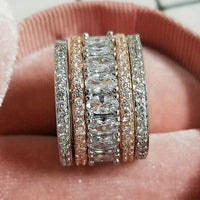 Brede tweekleurige eternityring met ovale zirkonia