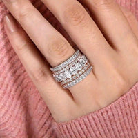 Brede tweekleurige eternityring met ovale zirkonia