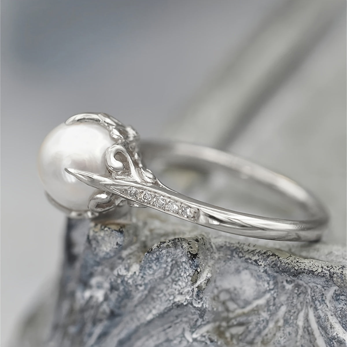 Gouden ring met parel en zirkonia accenten