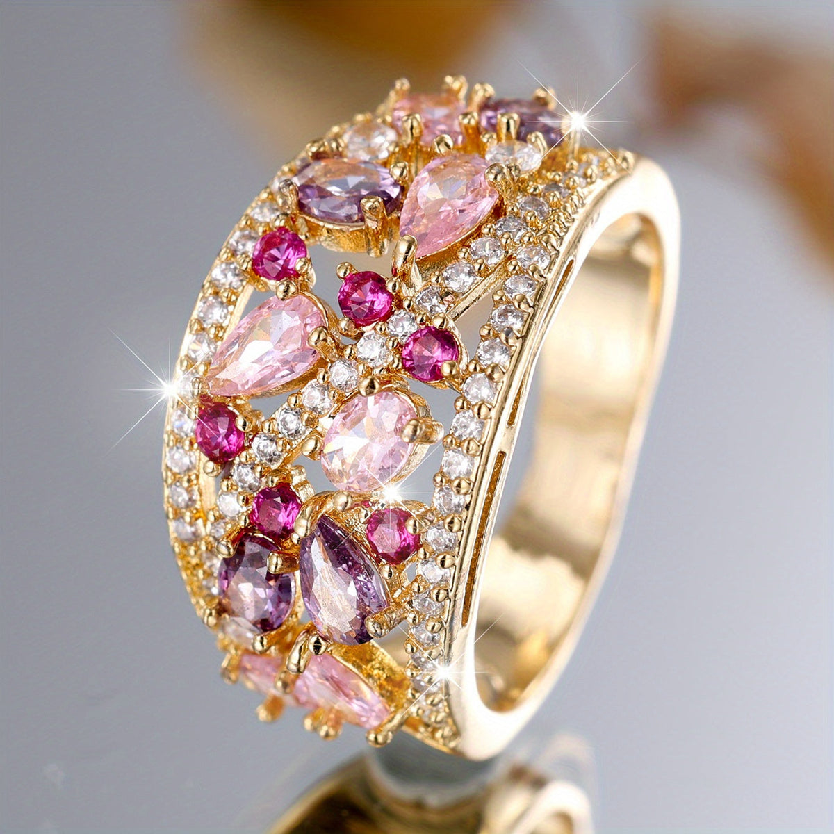 Gouden cocktailring met roze en paarse edelstenen