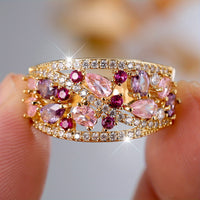 Gouden cocktailring met roze en paarse edelstenen