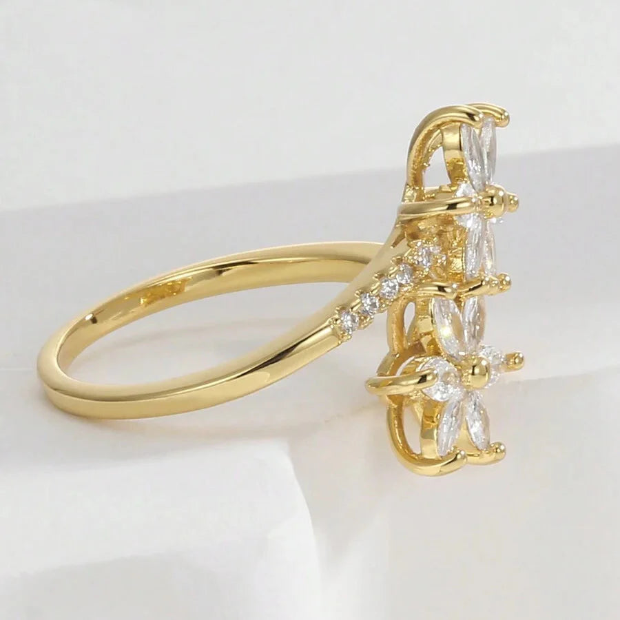 Gouden ring met twee roze zirkonia bloemen