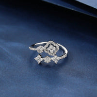 Gouden open wikkelring met zirkonia bloemen