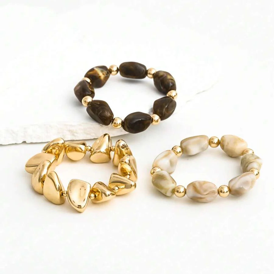 Gouden armband met onregelmatige natuursteen kralen