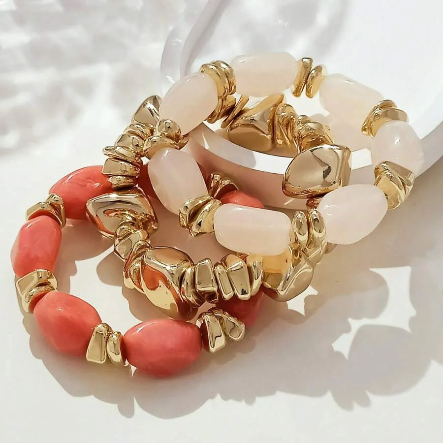 Gouden armband met onregelmatige natuursteen kralen