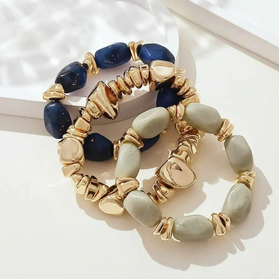 Gouden armband met onregelmatige natuursteen kralen