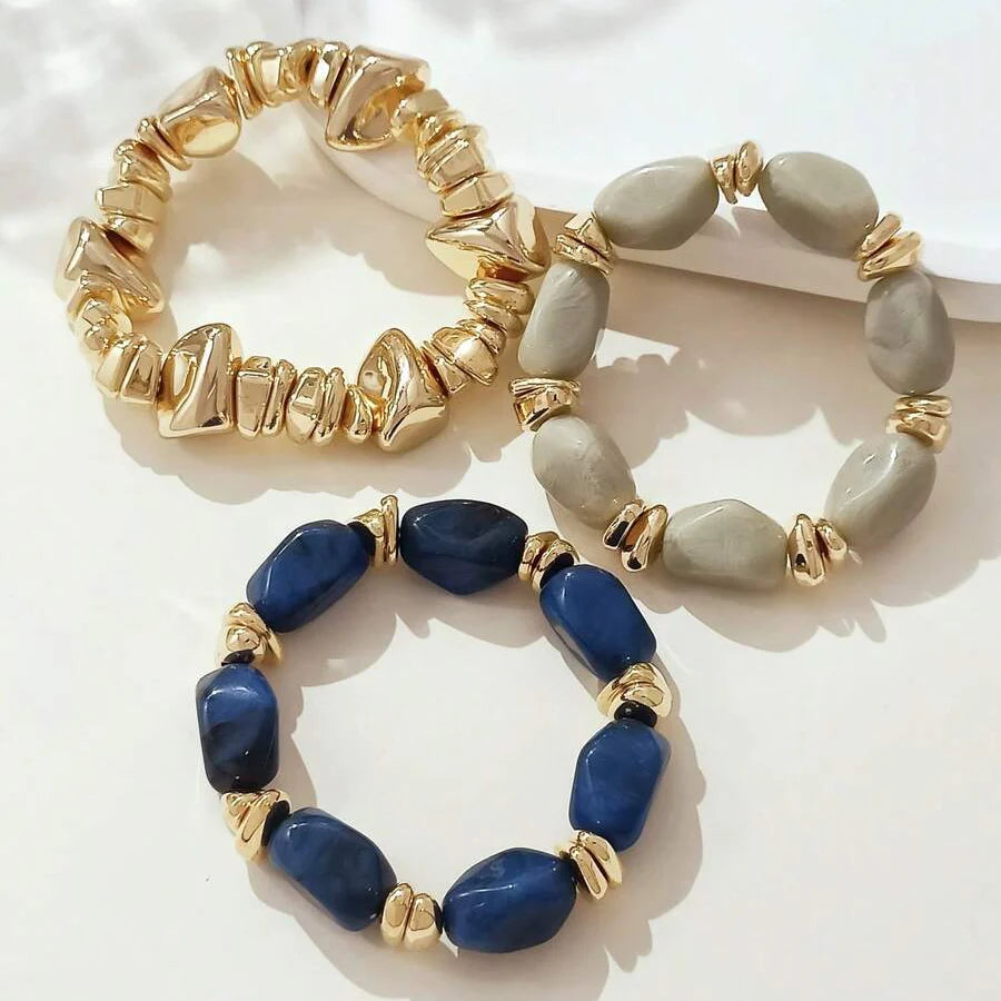 Gouden armband met onregelmatige natuursteen kralen