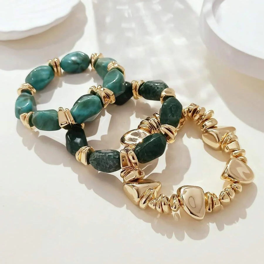 Gouden armband met onregelmatige natuursteen kralen