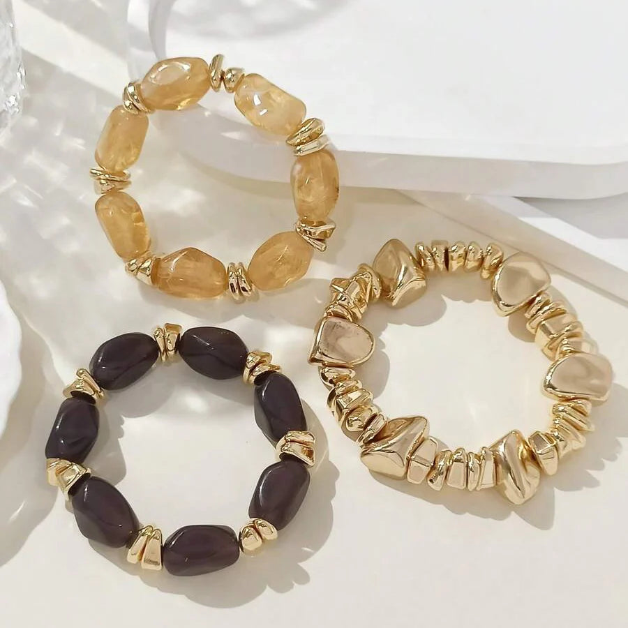 Gouden armband met onregelmatige natuursteen kralen
