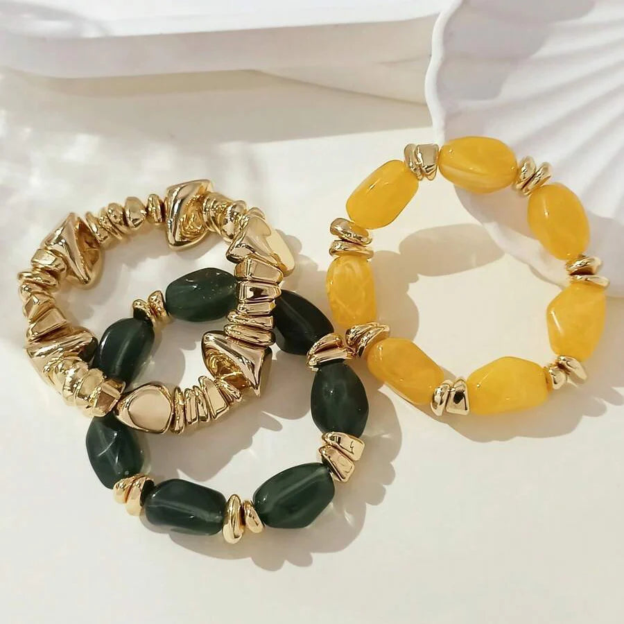 Gouden armband met onregelmatige natuursteen kralen