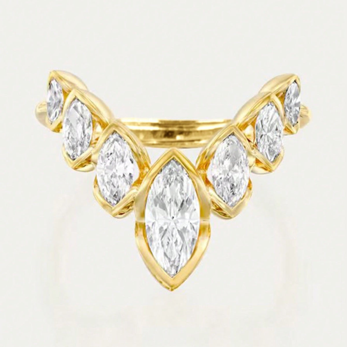 Gouden V-vormige ring met marquise zirkonia