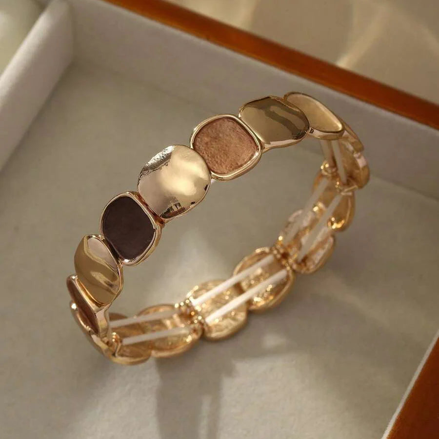 Gouden armband met onregelmatige glanzende schakels