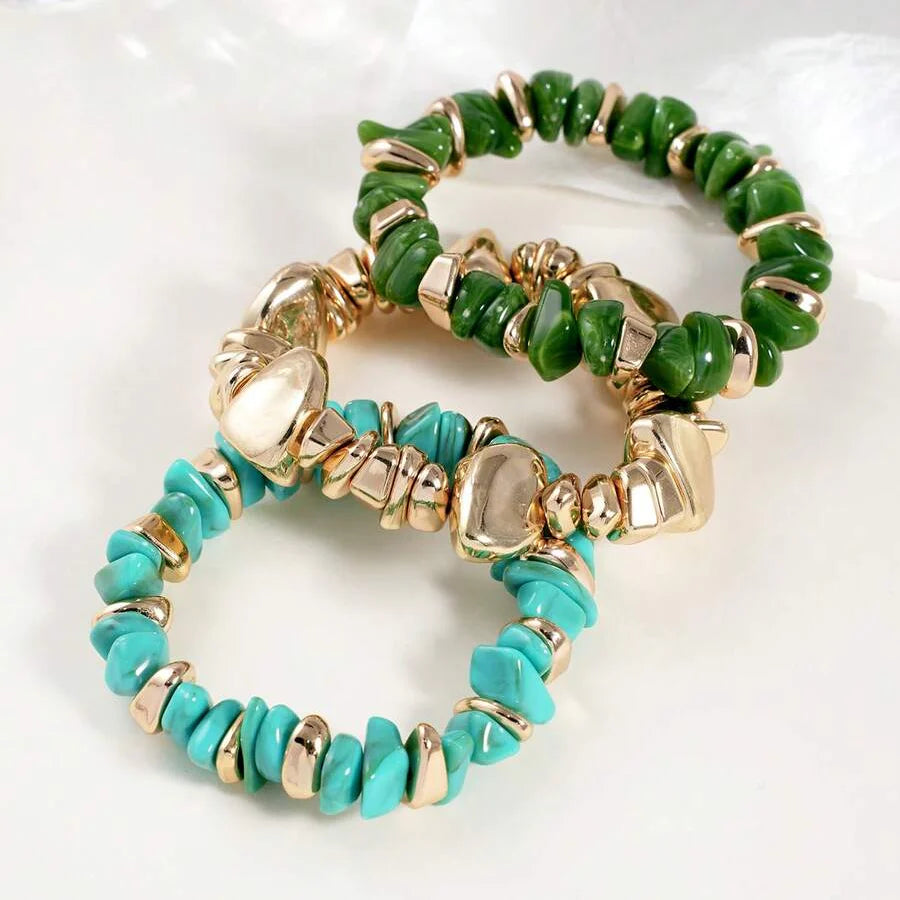 Gouden armband met onregelmatige natuursteen kralen