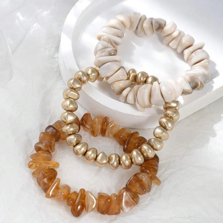 Gouden armband met onregelmatige natuursteen kralen
