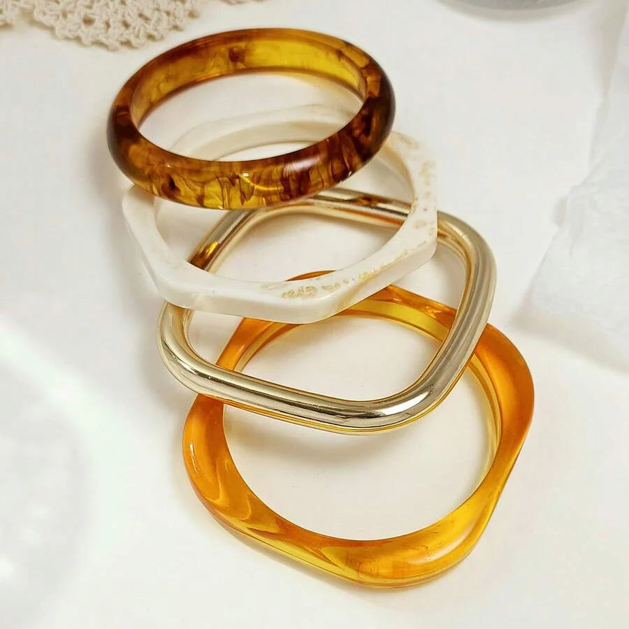 Gouden armband met onregelmatige natuursteen kralen