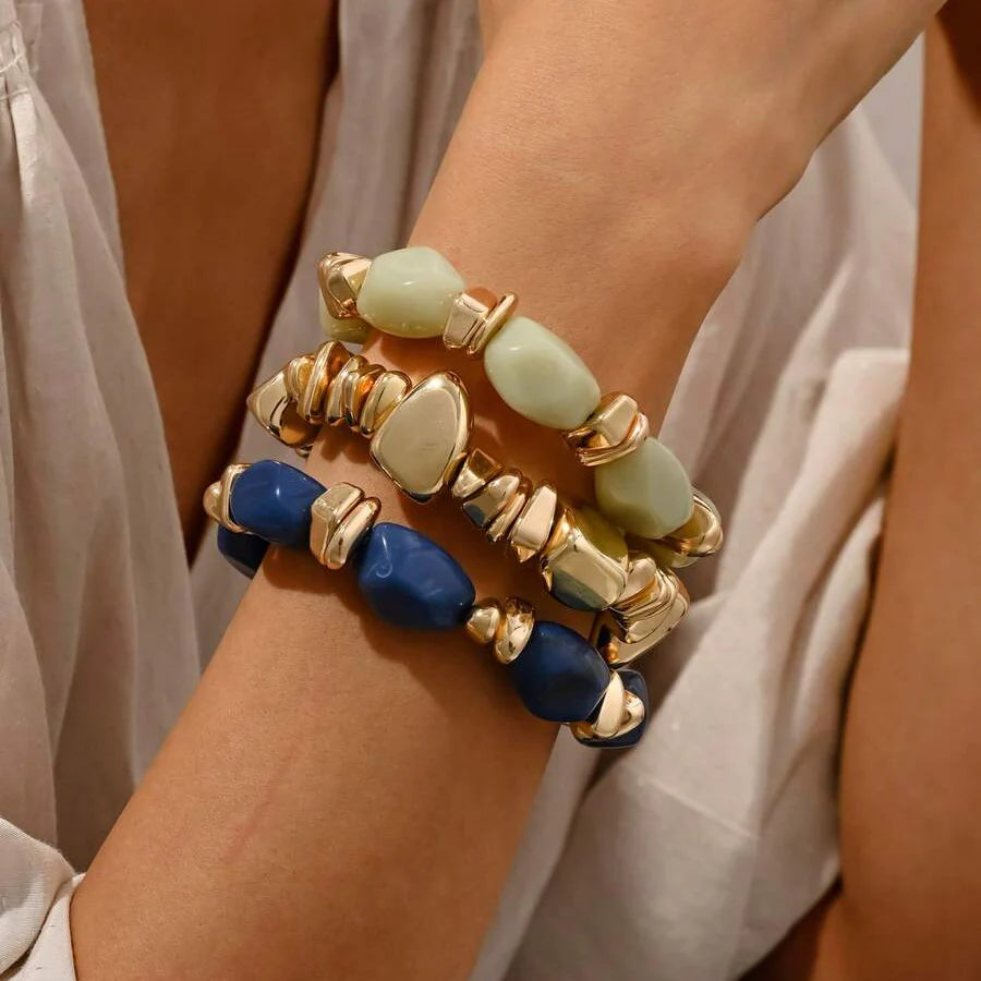 Gouden armband met onregelmatige natuursteen kralen