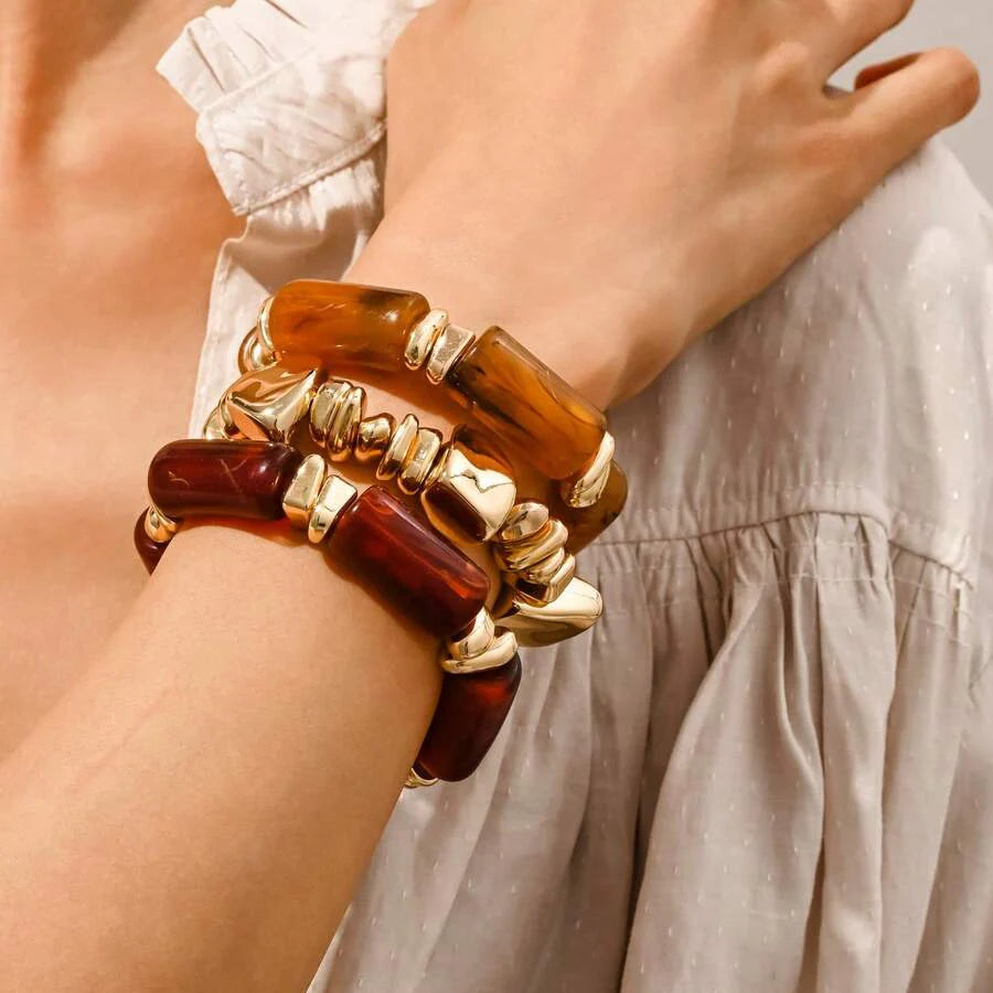 Gouden armband met onregelmatige natuursteen kralen